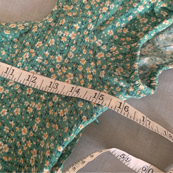 American Eagle Green Ditsy Floral short Sleeve Romper SP - Picture 7 of 10